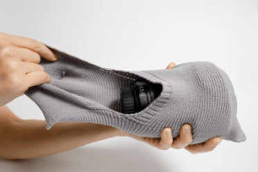 手順02：反対側のポケットを引っ張る