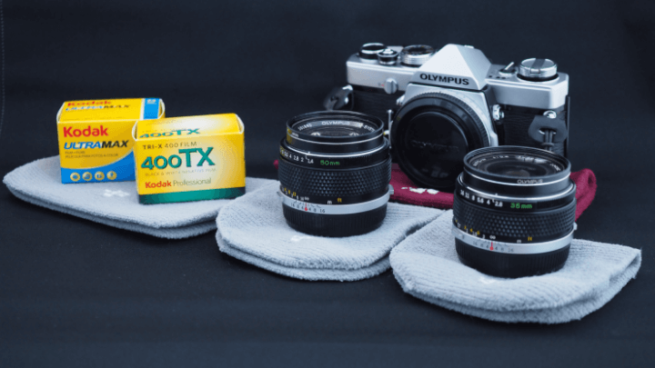 カメラ・フィルム・レンズをパッキング