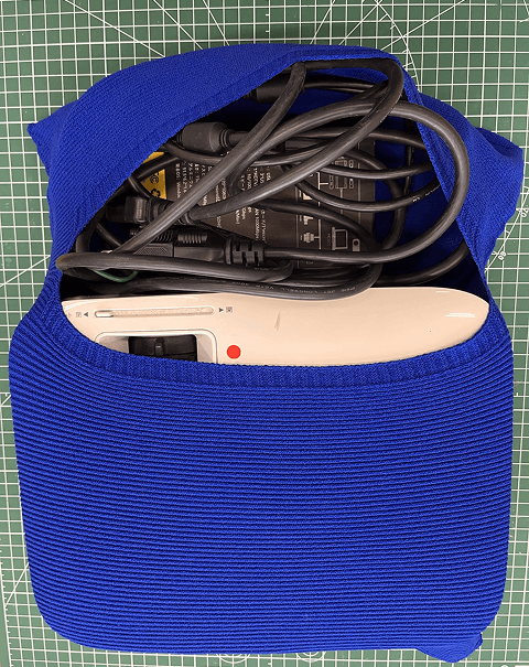 プロジェクター・ケーブル・アダプター _go square L 試作モデル