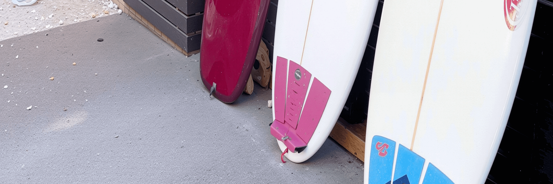 サーフボードが並ぶ自宅