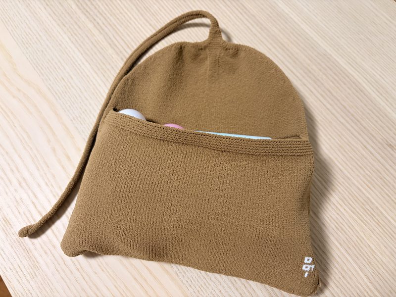 メイク用品一式を入れた大地のstring mini