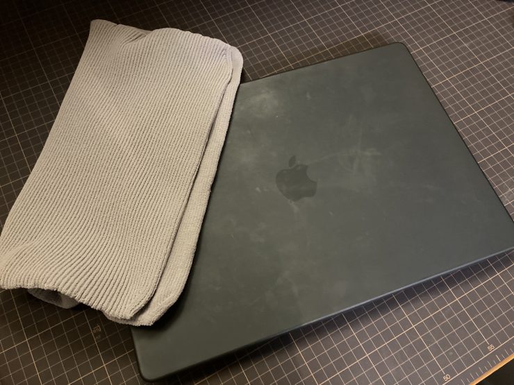 ハードカバー付きmacbookpro16インチも余裕で入る
