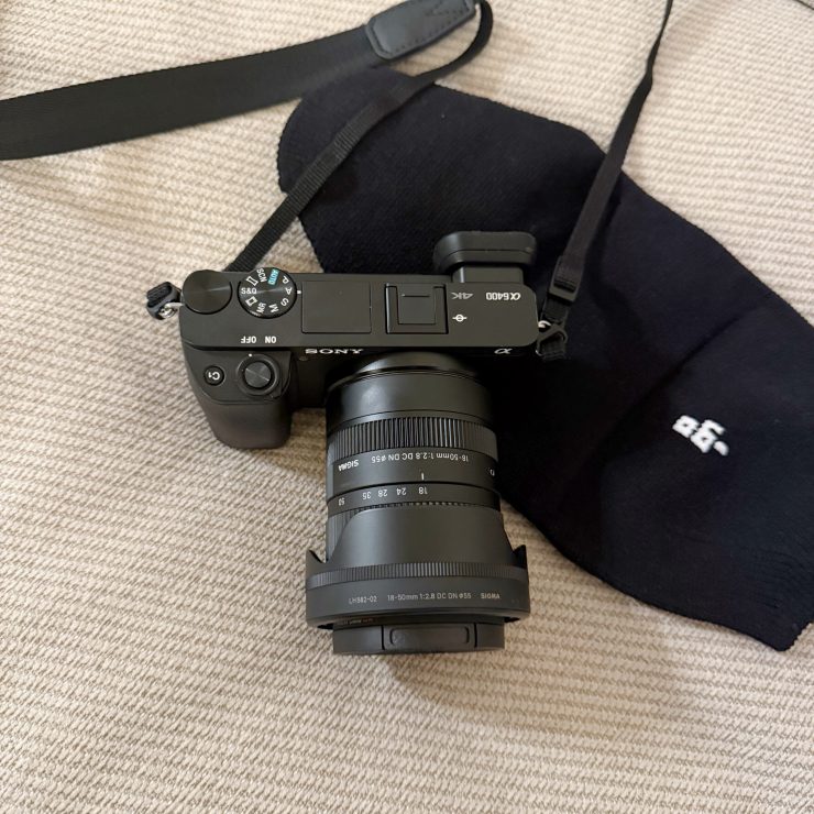 SONY α6400 ＋ SIGMA 18-50mmと_go polygon W for camera S
