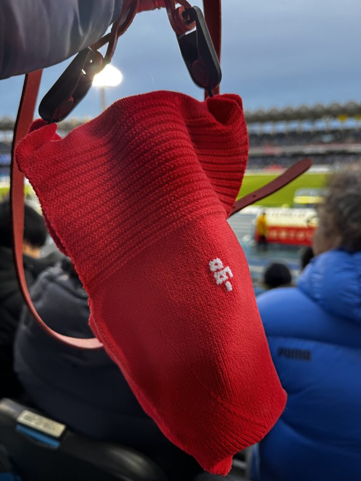 CanonEOSKiss M2 と _go polygon W for camera XL 多角形・厚地タイプ 試作モデル（オレンジ）