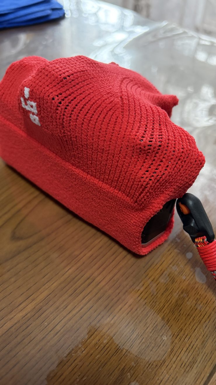 OM SYSTEM OM-3と_go polygon W for camera S 多角形・厚地タイプ 試作モデル（オレンジ）