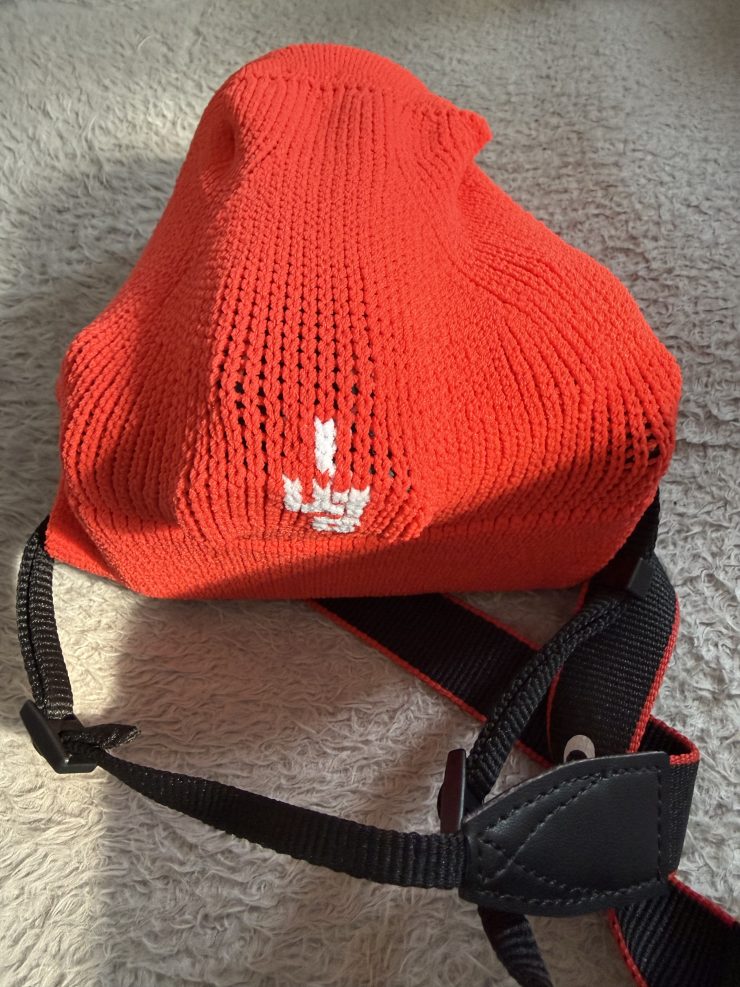 Canon EOS R50と_go polygon W for camera S多角形・厚地タイプ試作モデル（オレンジ）