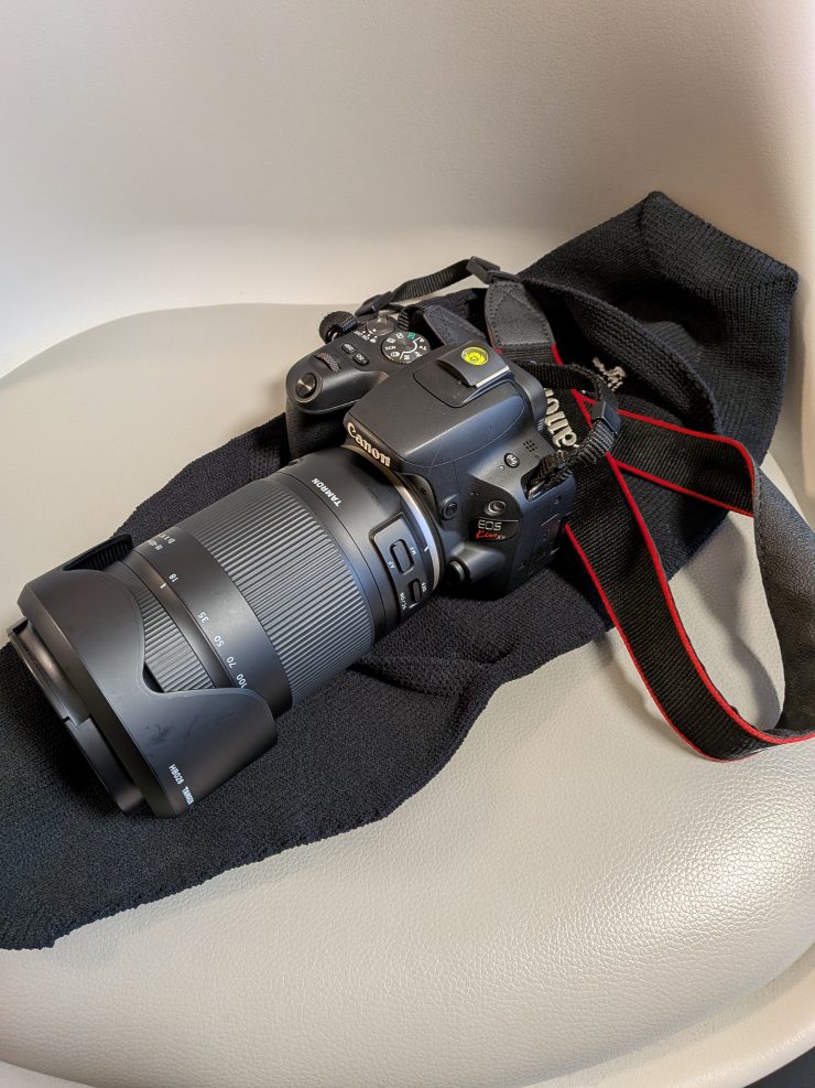 Canon Kiss X9と_go polygon W for camera L