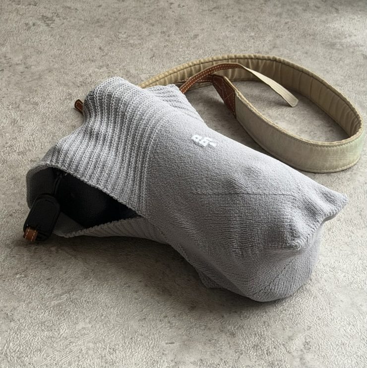 望遠レンズをつけたSONYa7Ⅲと_go polygon W for camera XL