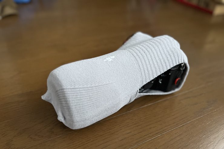 Nikon D500とgo polygon W for camenaXL多用形・厚地 タイプ試作モデル （ライトグレー）