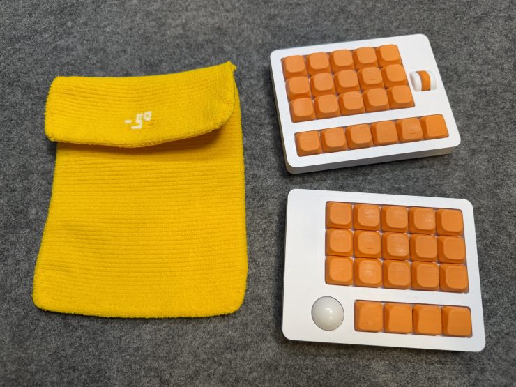 自作の分割キーボードを持ってカフェ作業