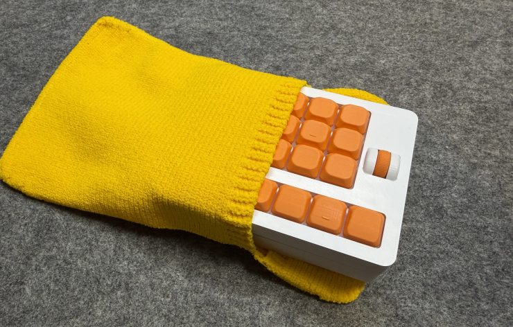自作の分割キーボードを持ってカフェ作業